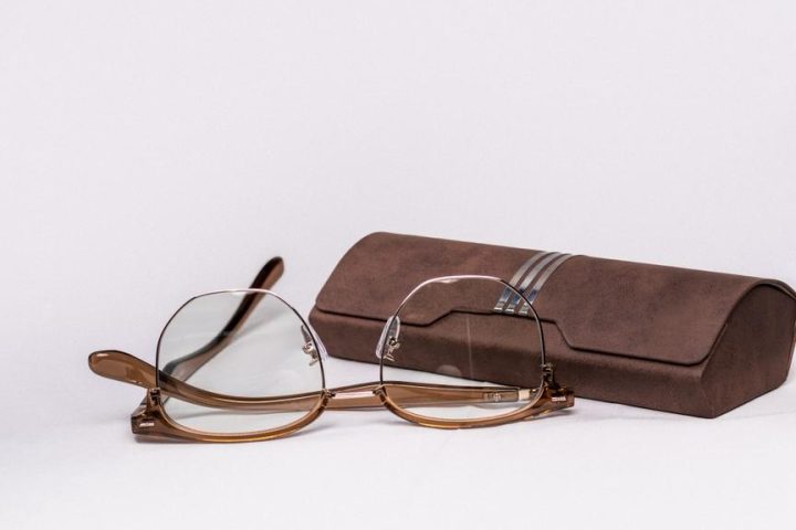 Photochromic blue-light glasses